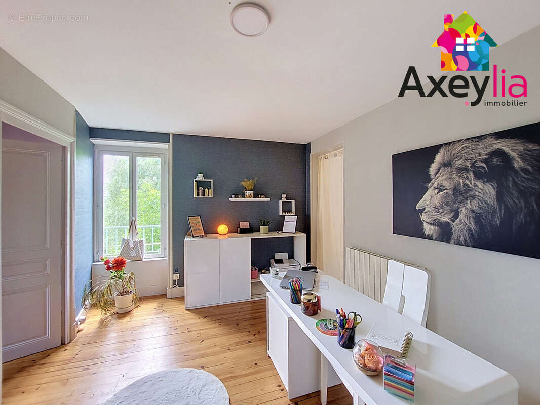 A vendre - iguerande - demeure familiale ou rente locative, dependances et terrain - photo 5
