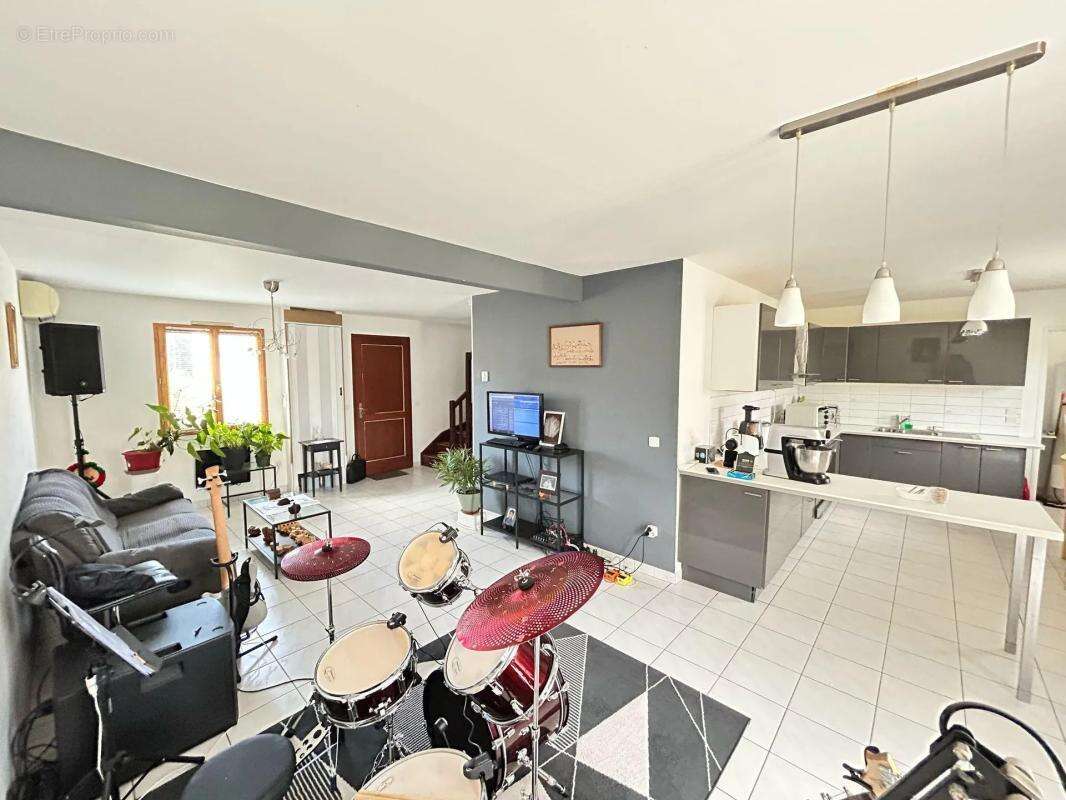 Maison à FERRIERES-EN-GATINAIS