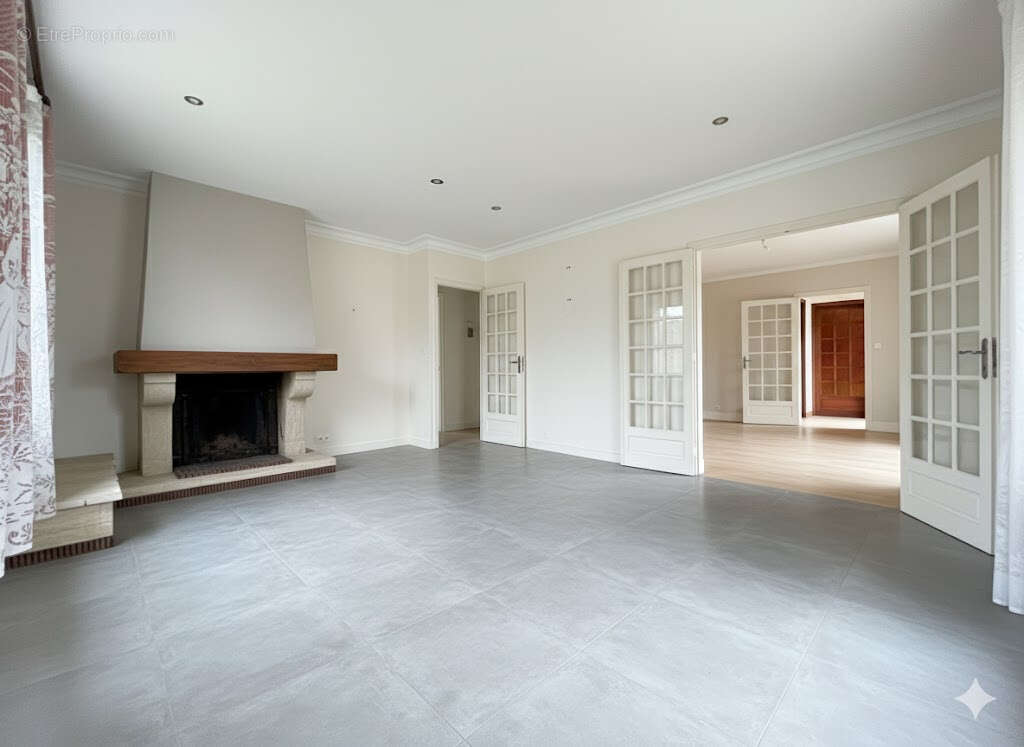 Maison à SAINT-GENEST-D&#039;AMBIERE