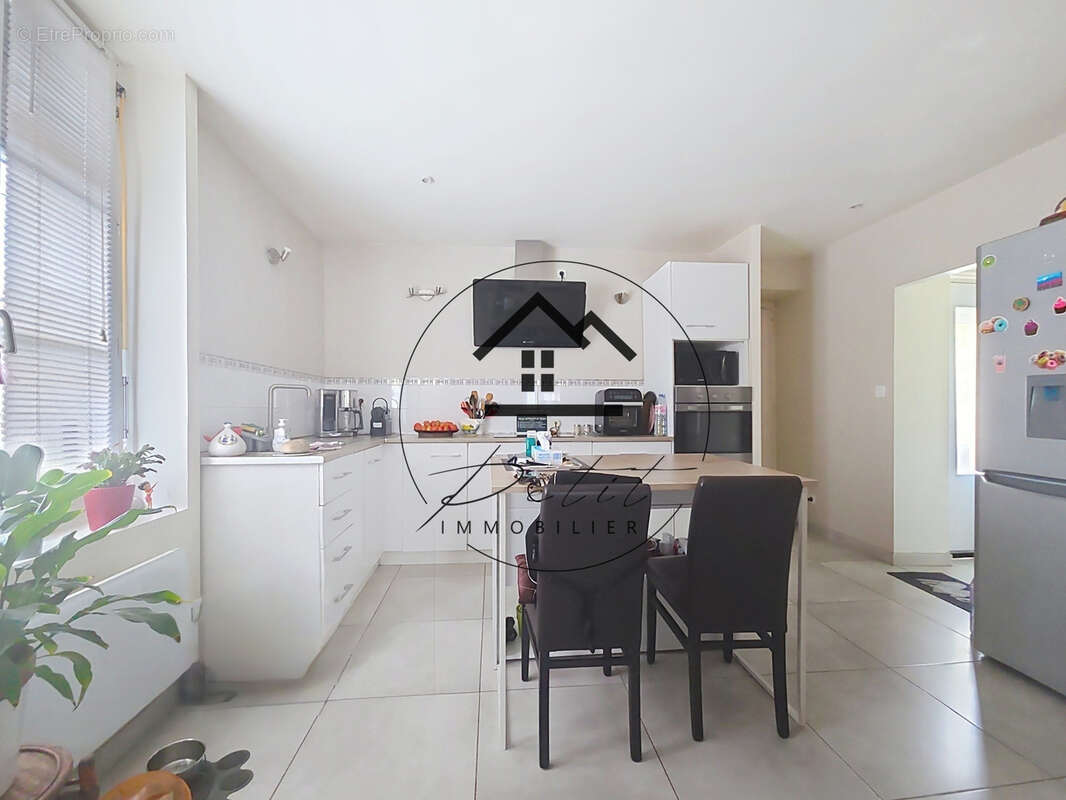 Appartement avec cour privative, parking et cave - photo 3