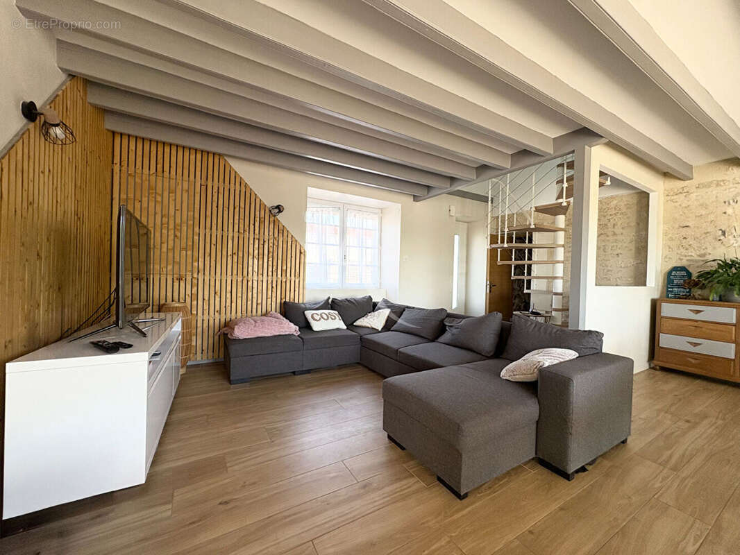 Maison 6 pièces - 5 chambres - NALLIERS - photo 3