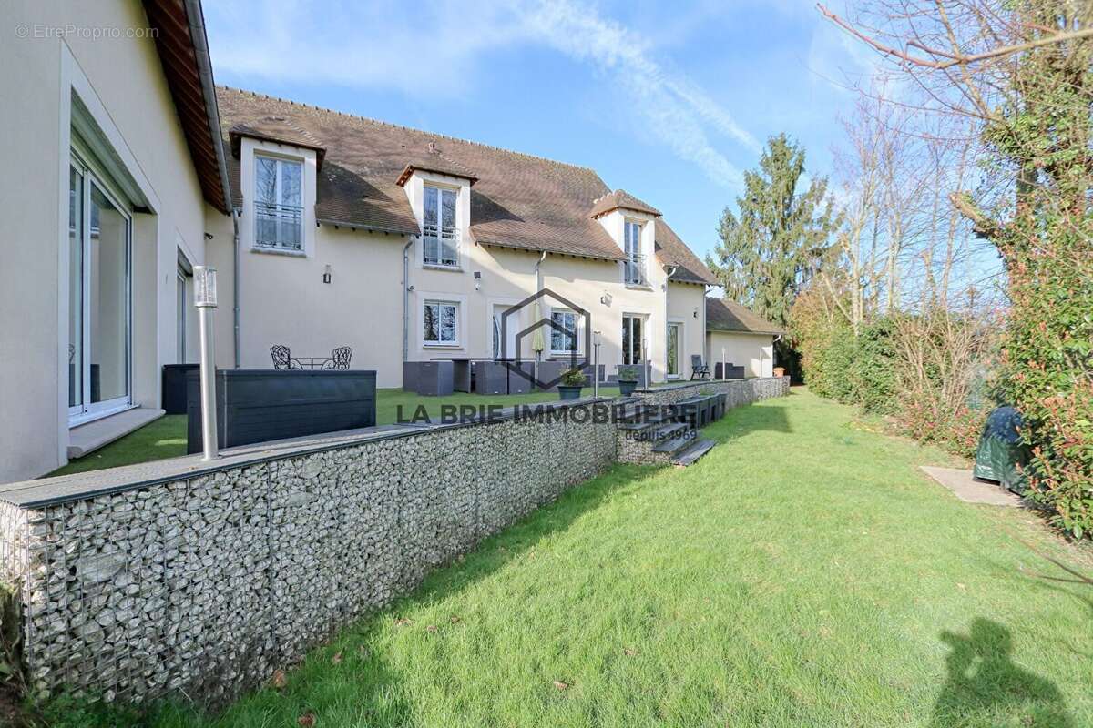 Maison 313 m² à Villecresnes  - photo 9