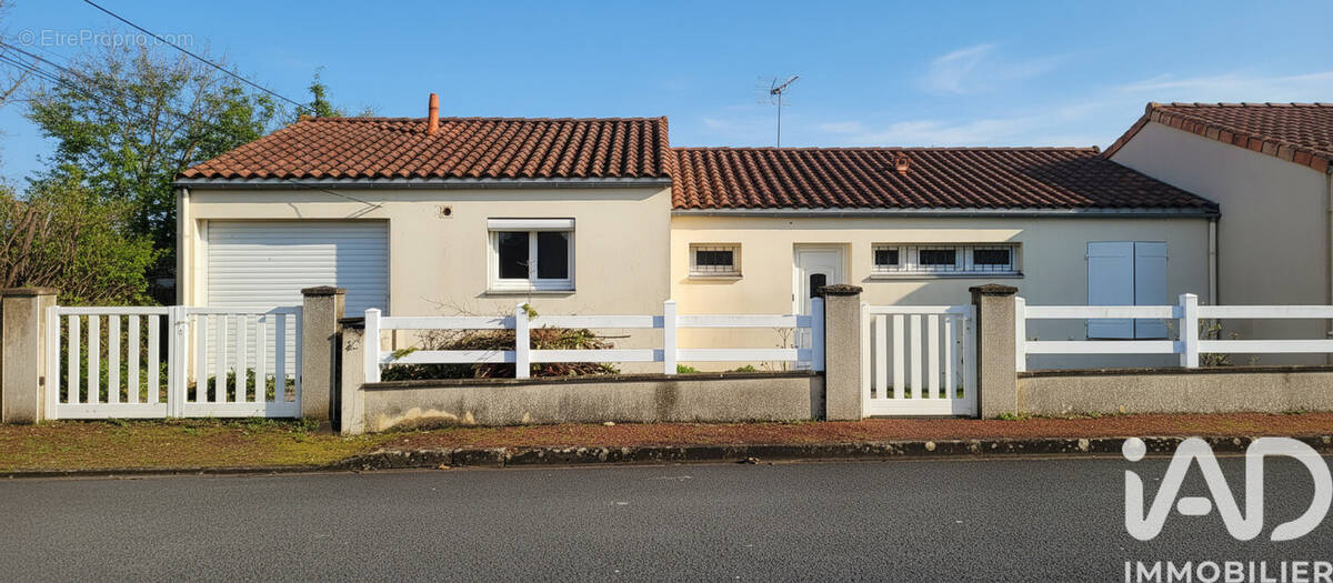 Photo 1 - Maison à SAINT-JEAN-D'ANGELY