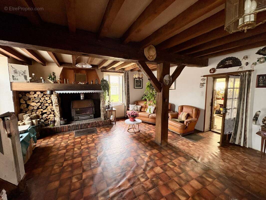 Maison à LES BORDES