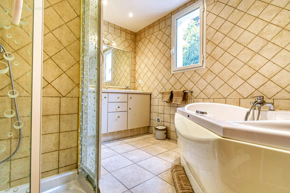 Maison à MOUGINS