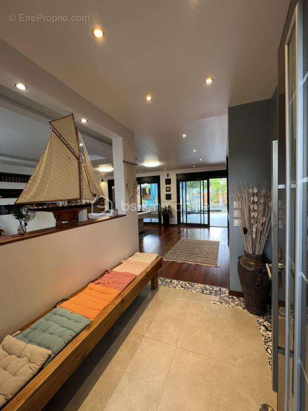 Ensemble de 2 villas t8 et t5 avec piscines de 254 m2 et 120 m2 sur un terrain de 2054 m2 - photo 7