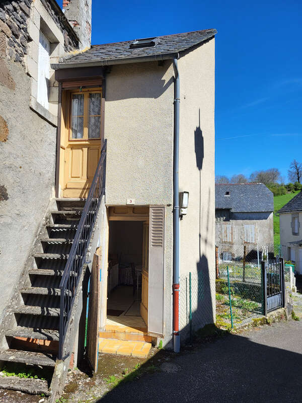 Maison de bourg avec cour. - photo 2