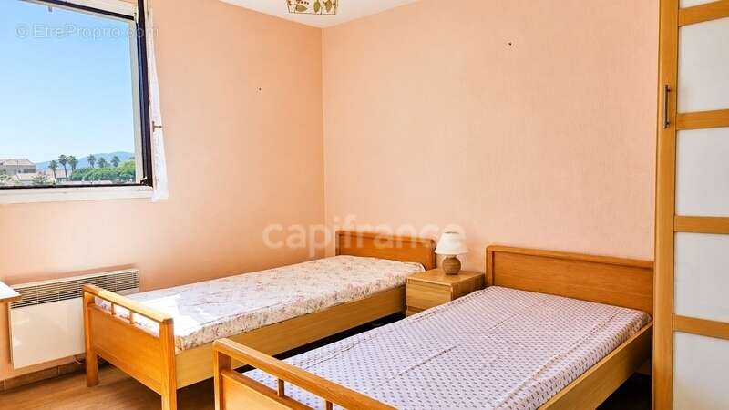 Appartement à vendre 4 pièces LA LONDE LES MAURES  CENTRE VILLE (83) - photo 6