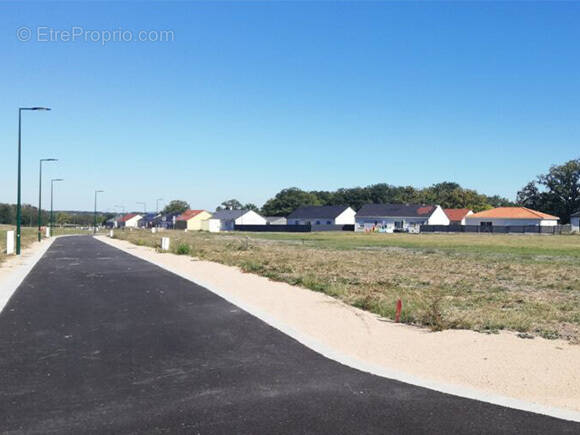 Terrain à COGNAT-LYONNE