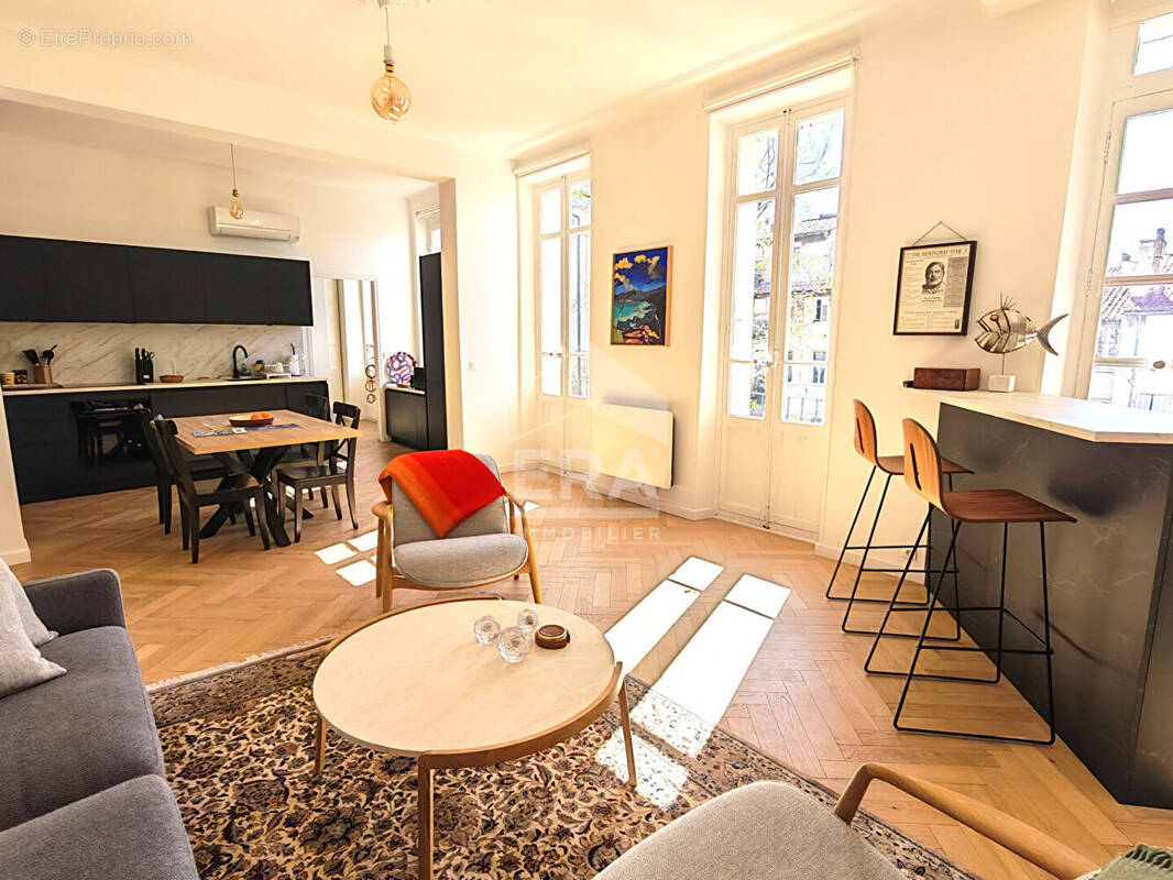 Appartement à MARSEILLE-5E