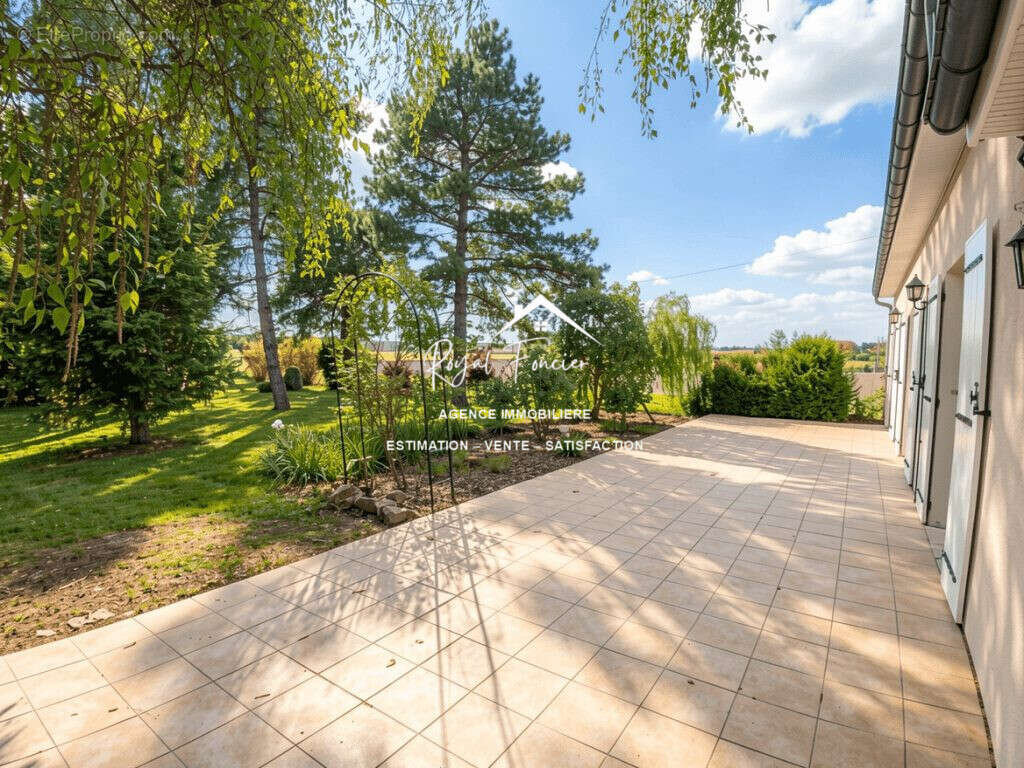 Maison à YZEURES-SUR-CREUSE