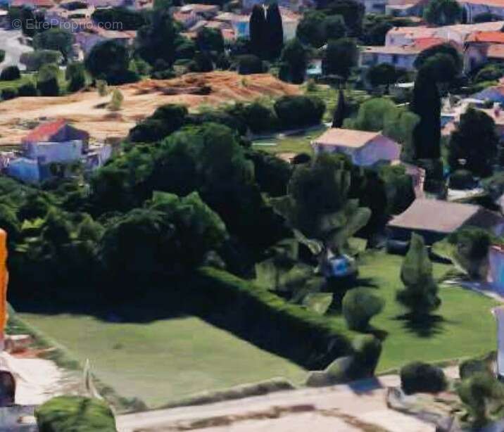 Terrain à LA CRAU