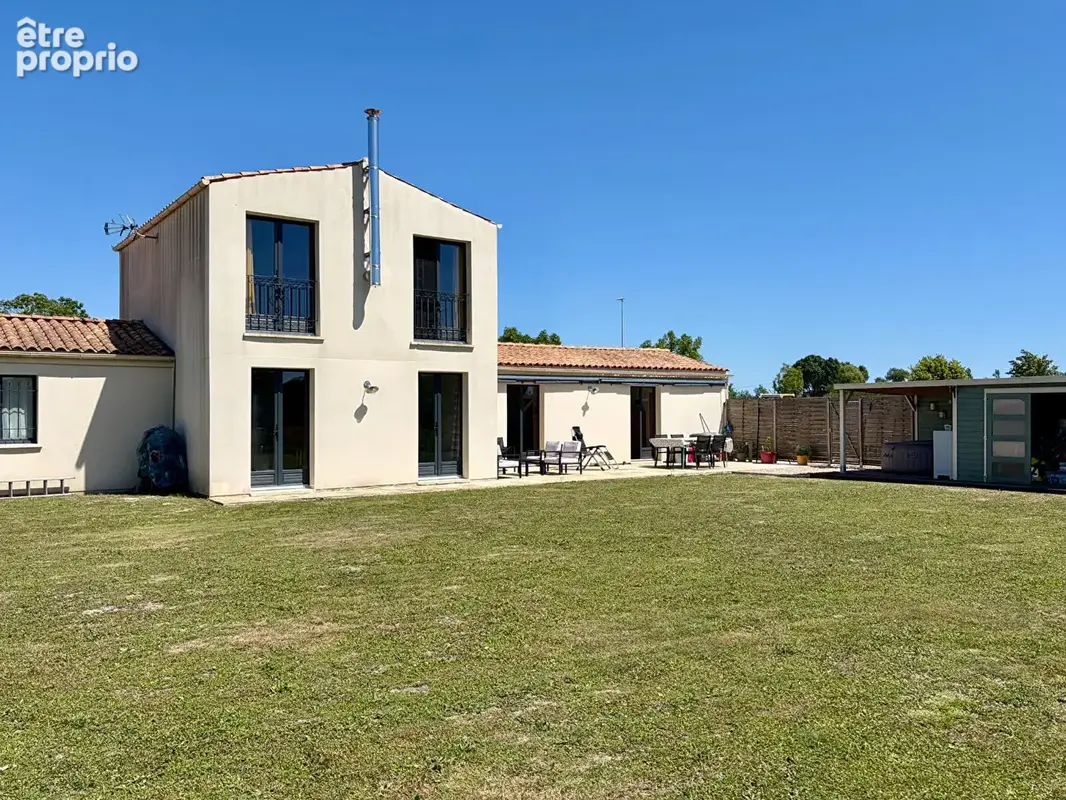 Belles prestations - pavillon de 3 chambres, bar/resto à pied, au calme, tout à l'égout prévu - photo 17