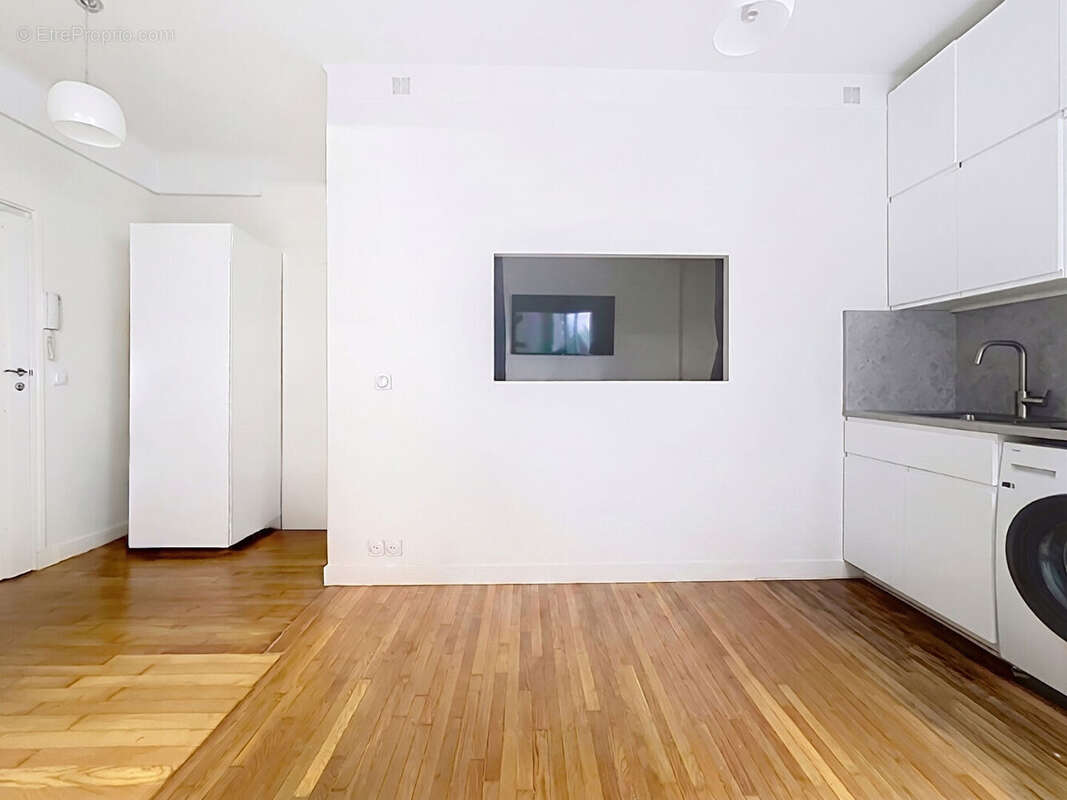 Appartement paris 2ème - grand studio / 2 pieces - 28.01 m2 - sentier / grands boulevards - photo 2
