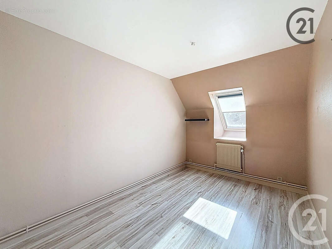 Maison à SAINT-JULIEN-LES-VILLAS