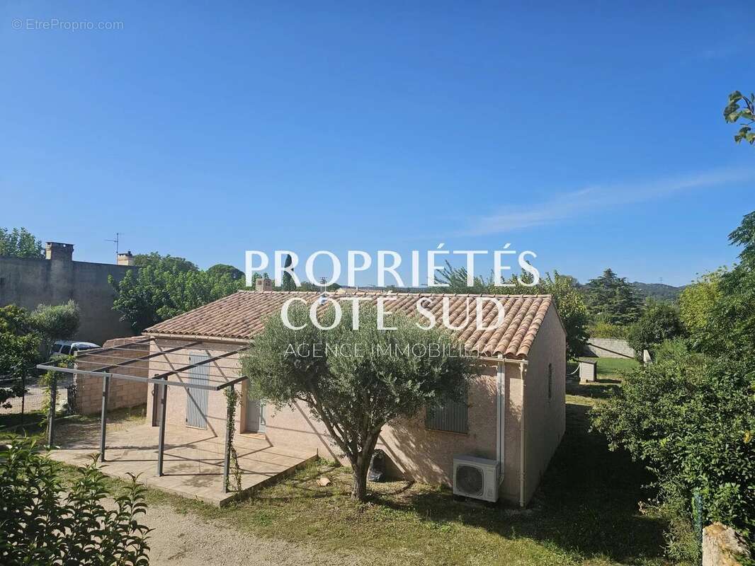 Maison à SAINT-LAURENT-DES-ARBRES