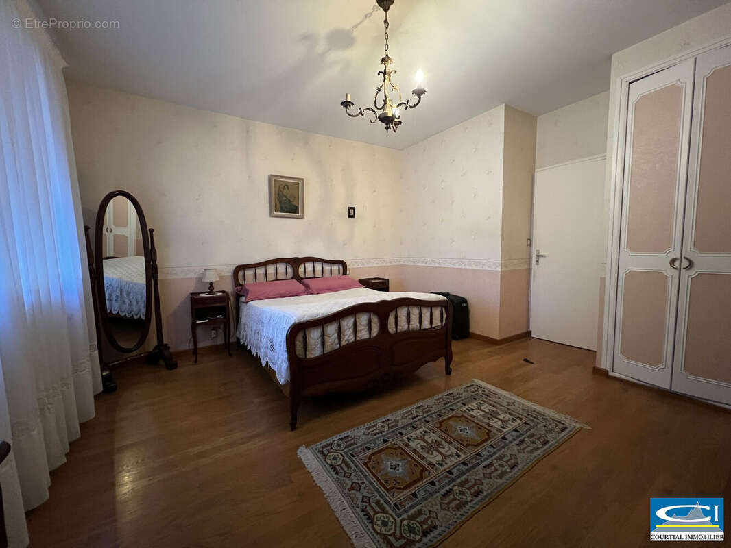 Maison à SAINT-JEAN-DE-MUZOLS