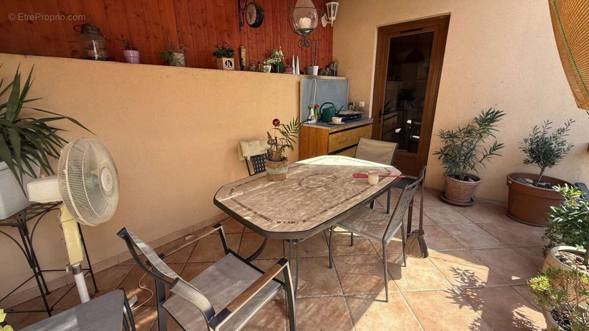 Maison 100 m² à Escales  - photo 2