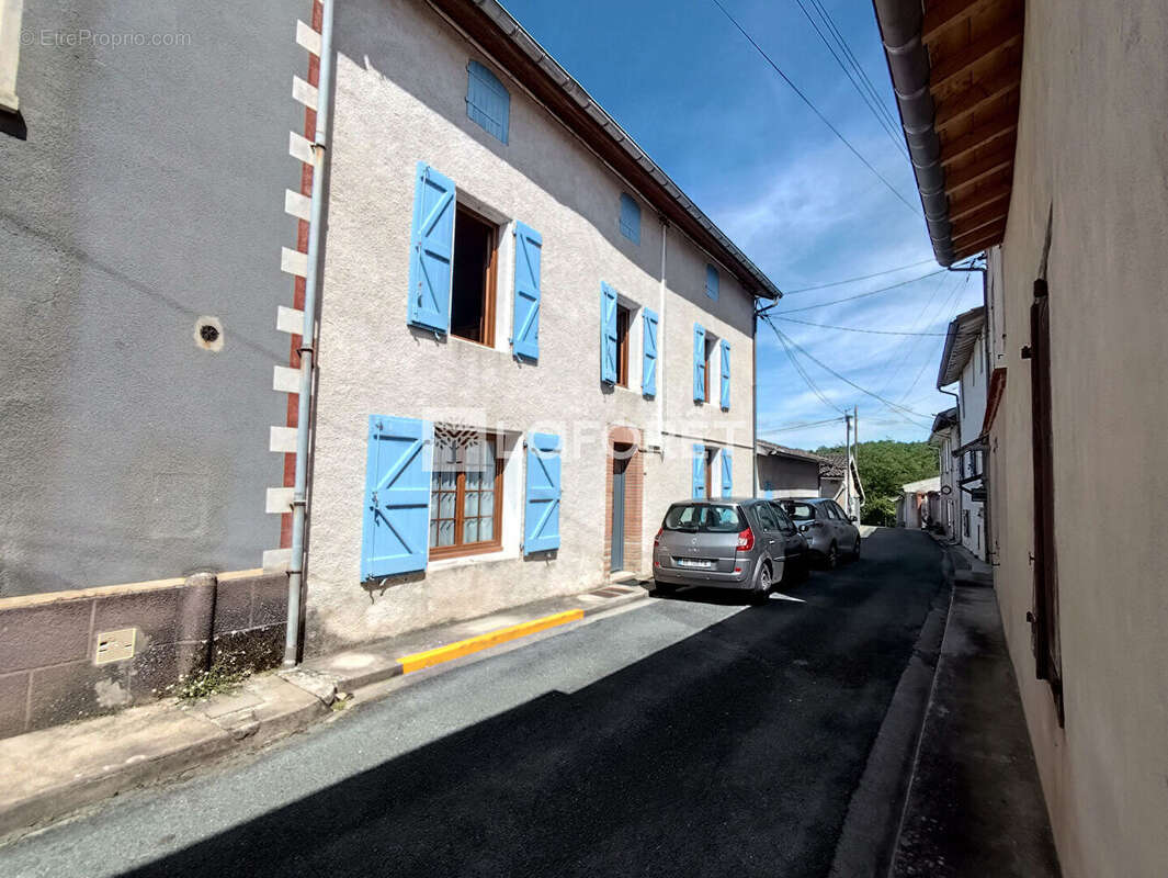 Maison à MONTANS