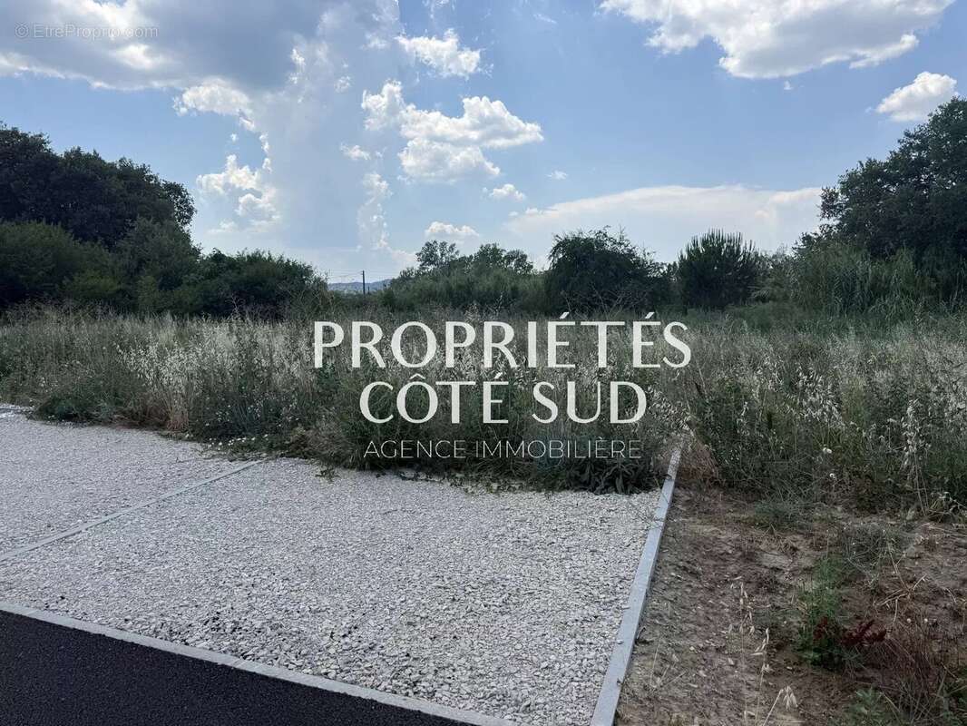Terrain constructible 613 m2 viabilisé - photo 2