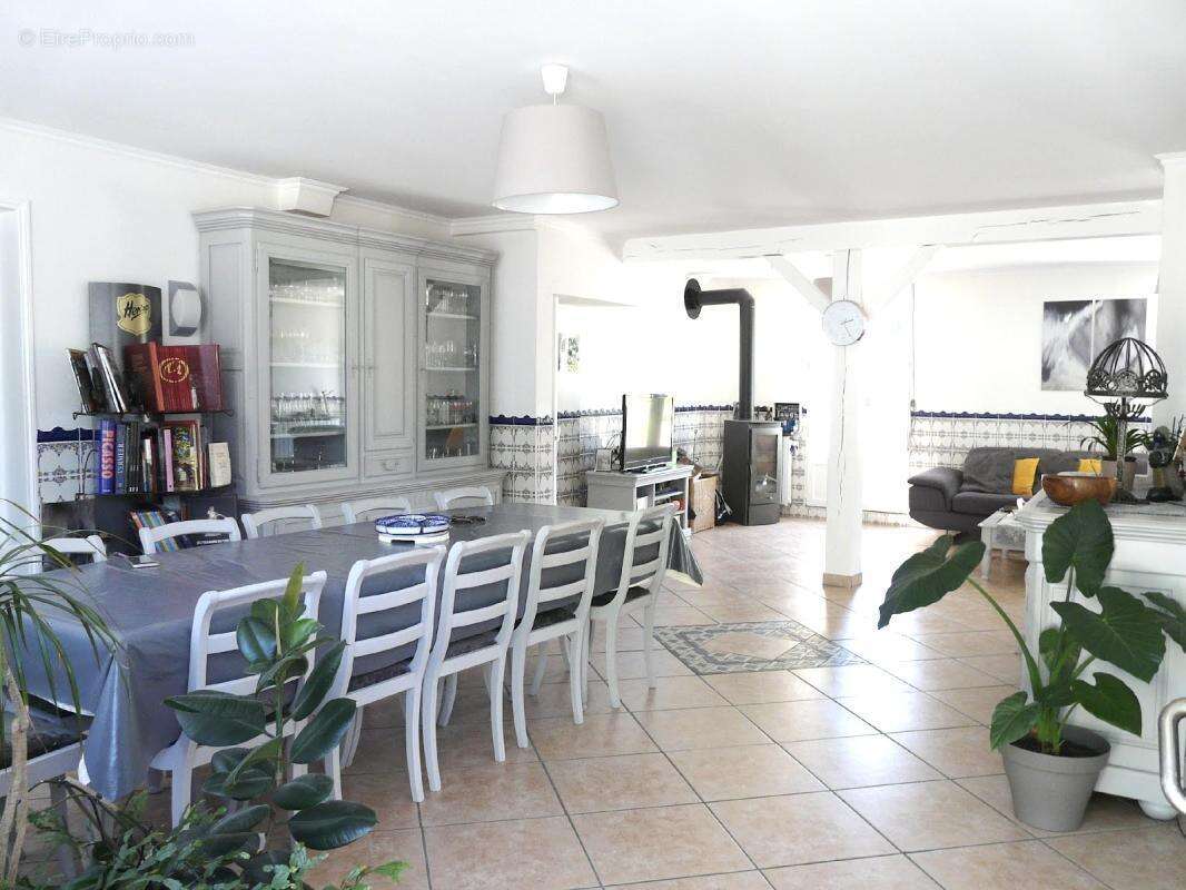 Maison 311 m² à Varennes-Jarcy  - photo 7