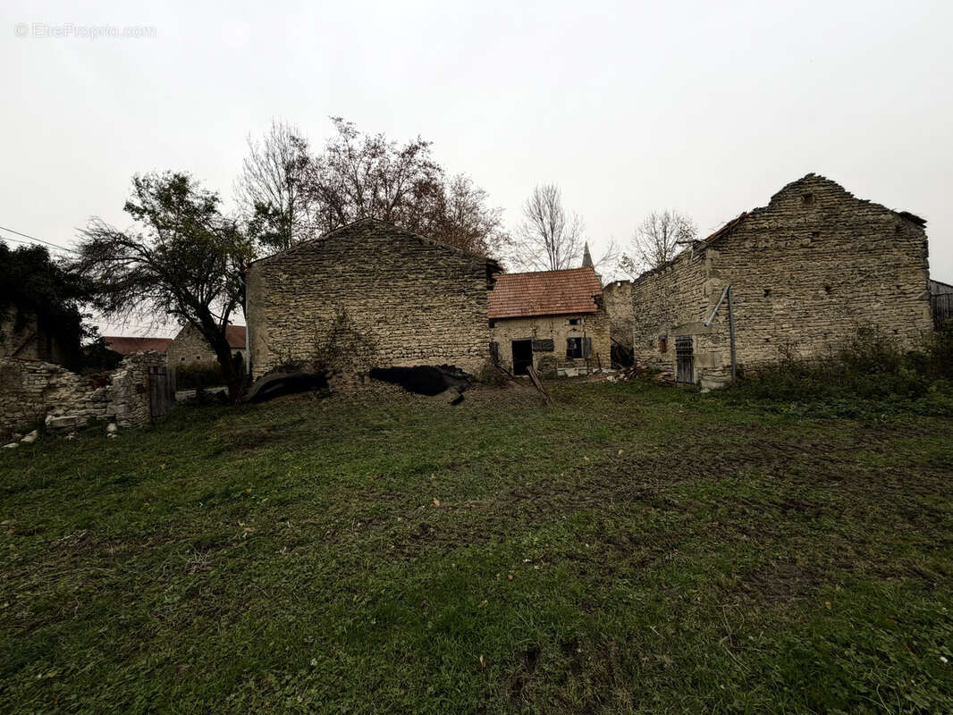 Terrain à BUSSIERES-ET-PRUNS