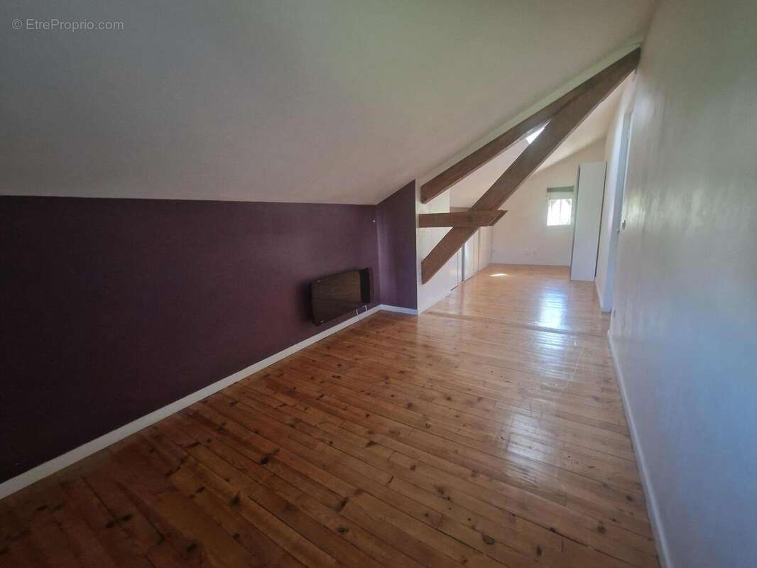 Chambre 4 Etage - Maison à GRIGNY