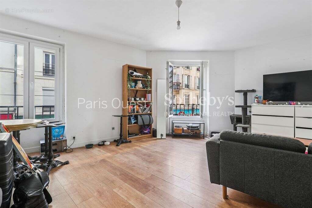 Commerce à PARIS-11E