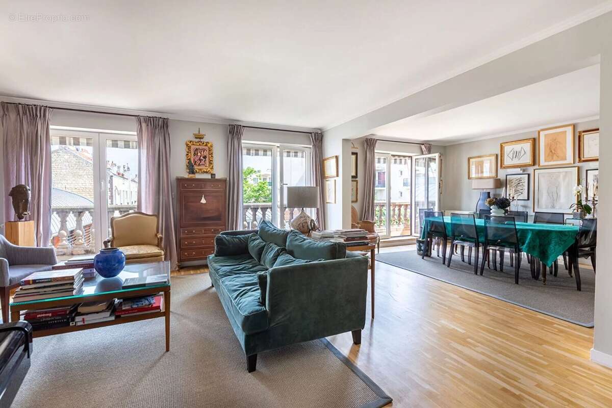 Appartement à SURESNES