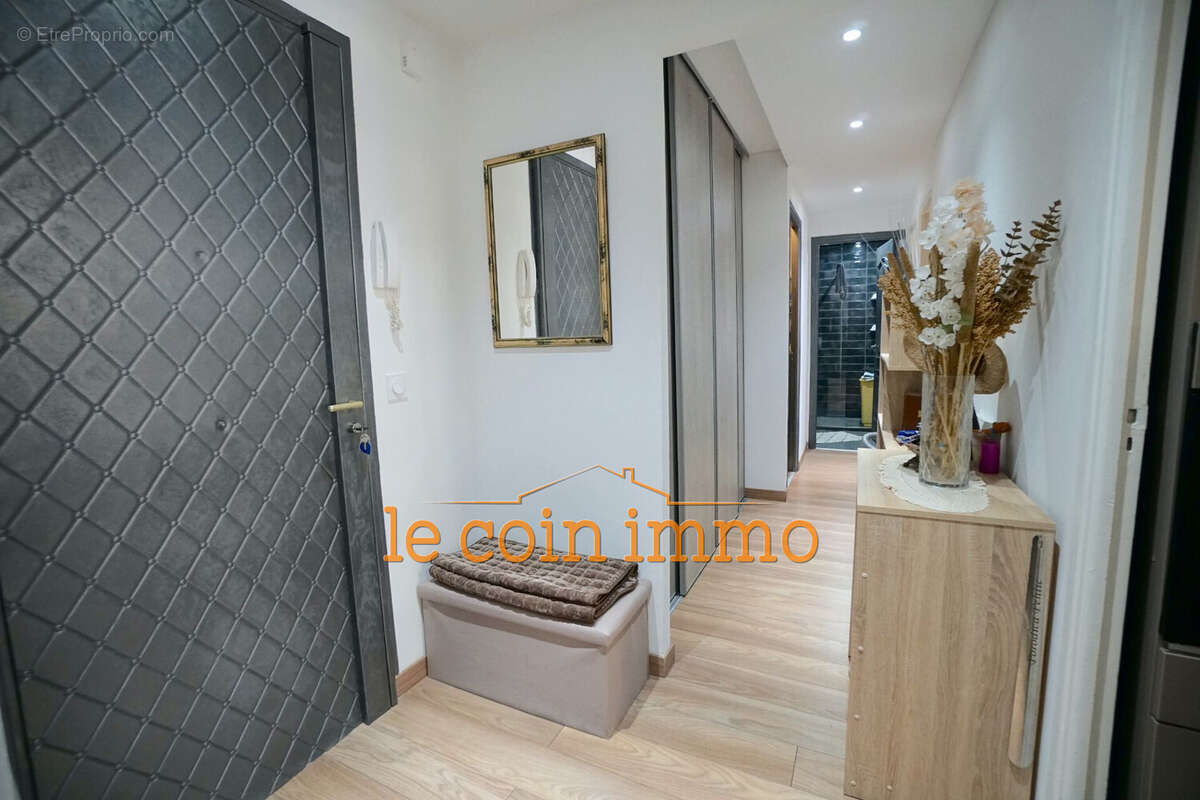 Appartement 54 m² à Antibes  - photo 2