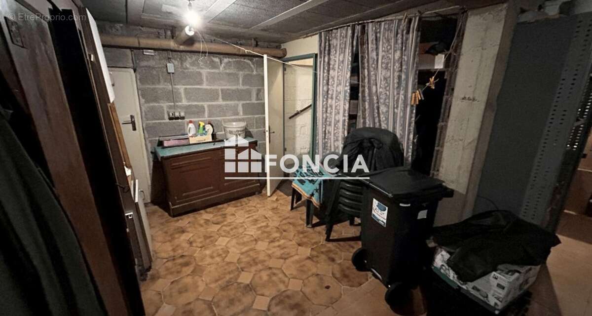 Maison à SAINT-BROLADRE