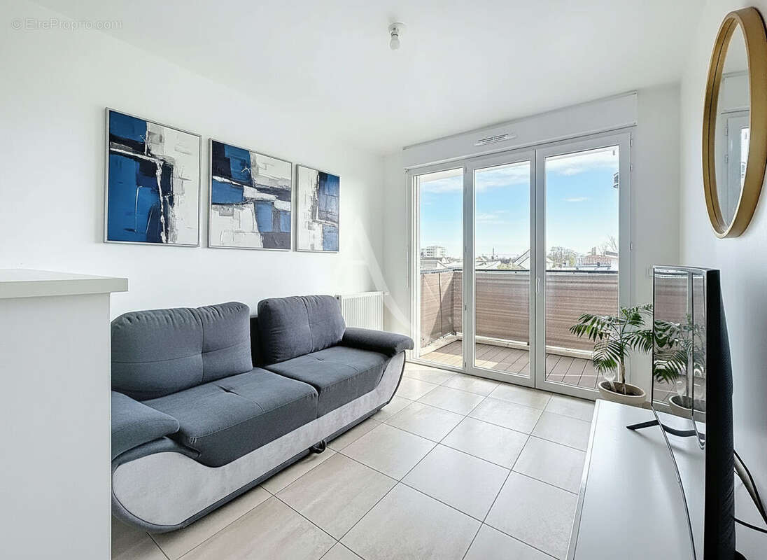 Appartement à Meaux dans une résidence de 2017 - proche Pâtis et avenue Foch - 2 pièces - balcon et place de parking en sous-sol - photo 4