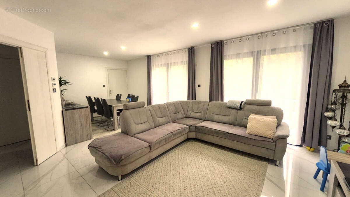 Maison à MONTREAL-LA-CLUSE