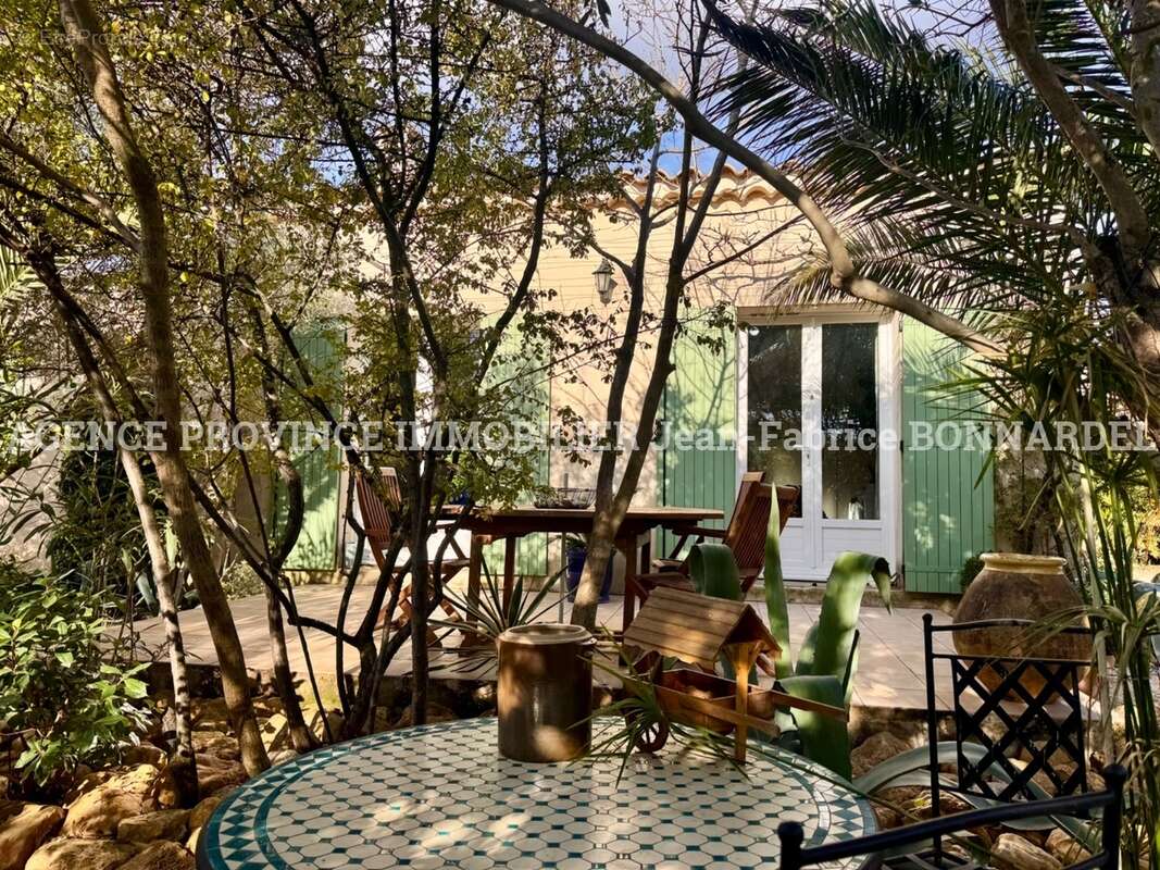 Maison à SAINTE-CECILE-LES-VIGNES