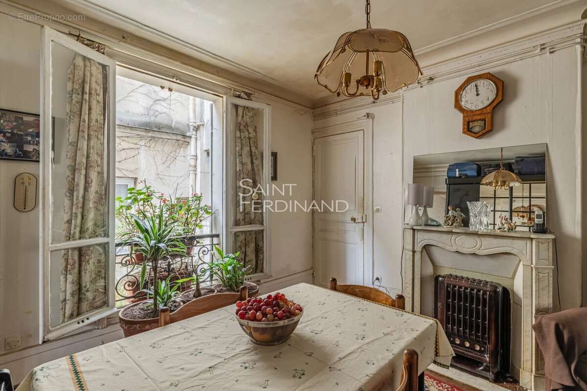 Appartement à PARIS-17E