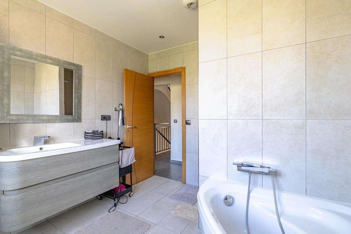 Maison à PARAY-VIEILLE-POSTE