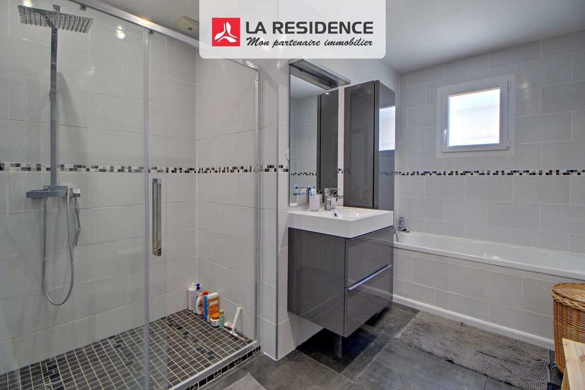 Maison à SAINT-JULIEN-DE-LA-LIEGUE