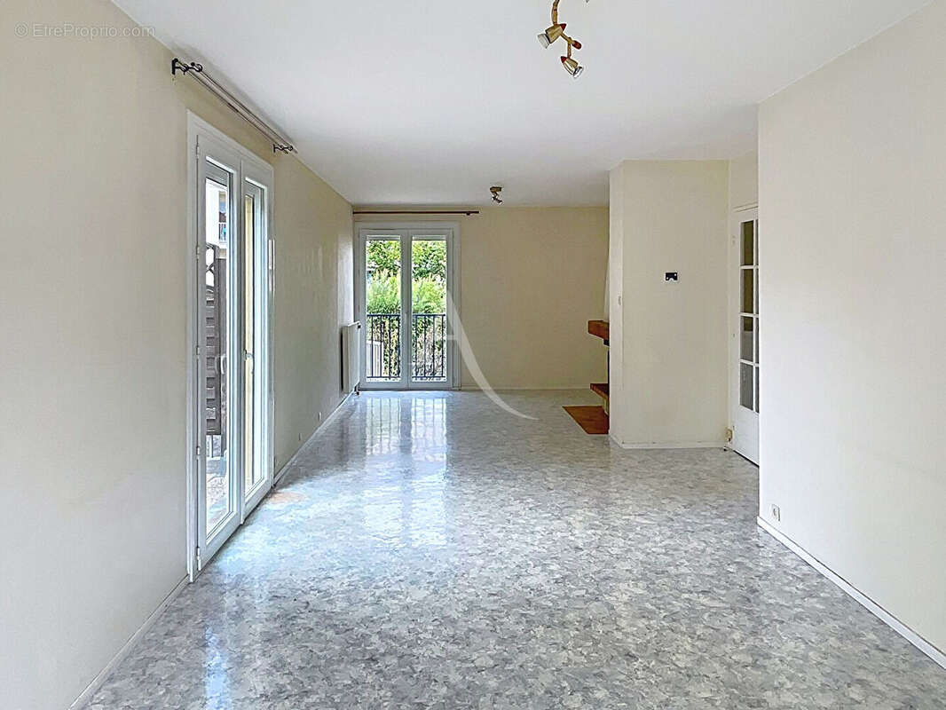 Maison familiale de 125 m² à Saint-Hilaire-Saint-Florent - photo 4