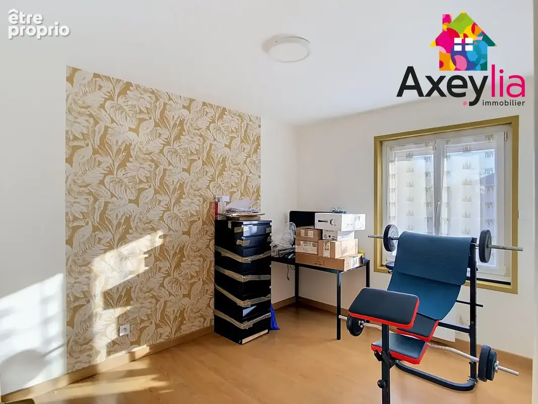 A vendre - riorges - maison 4 chambres, entièrement rénovée avec terrain - photo 8