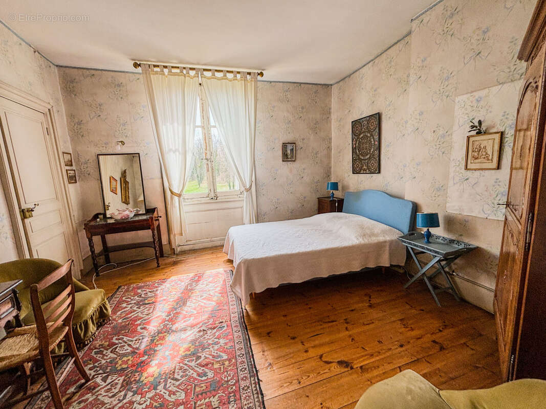 Maison à SURY-LE-COMTAL