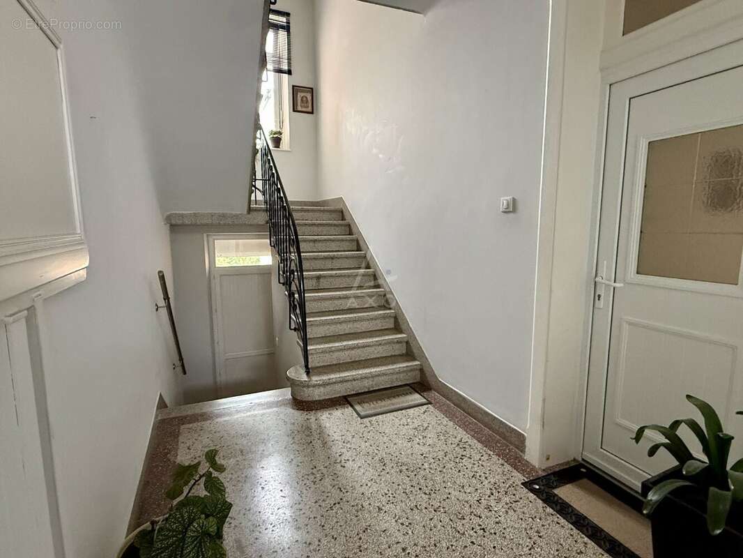 Exclusivité // moulins- les- metz // appartement // 110 m2 // 2 chambres // jardin // garage - photo 3