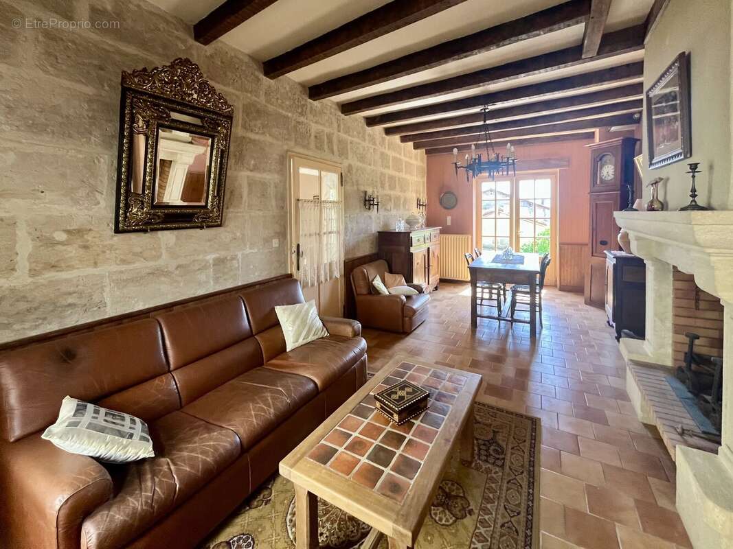 Maison à AUBETERRE-SUR-DRONNE