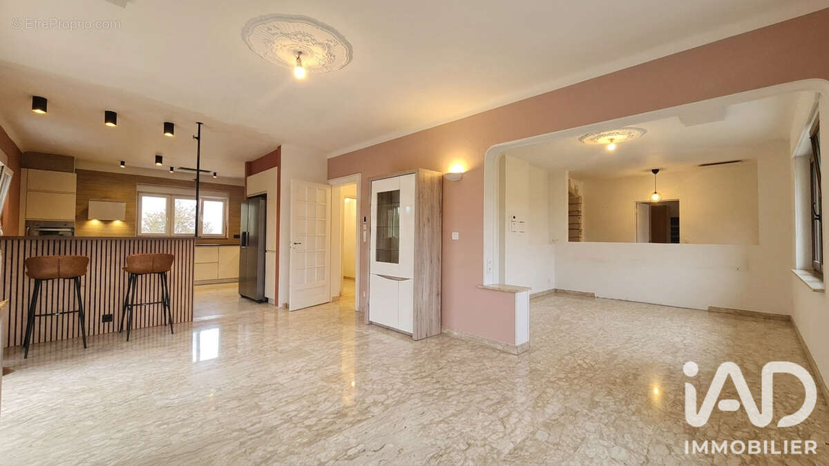 Maison 128 m² à Saint-Privat-La-Montagne  - photo 7