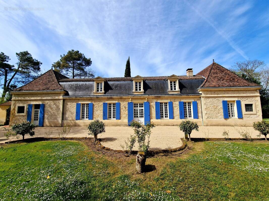 Belle Chartreuse de 450m2 habitable avec piscine - photo 1