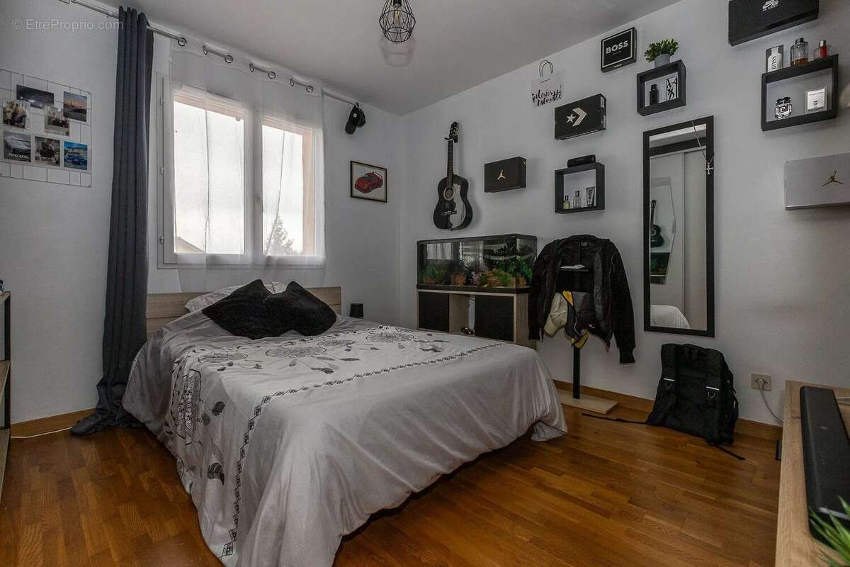 Maison à MONTAGNIEU