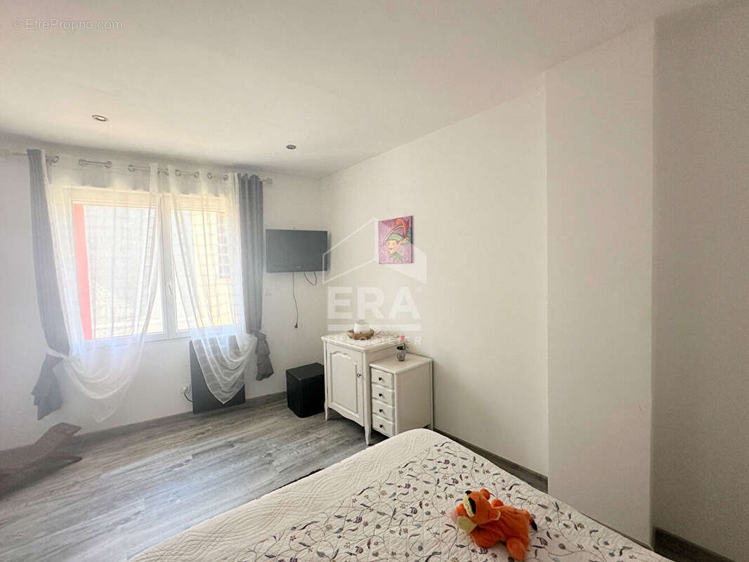 Maison à SAINT-LAURENT-DE-LA-SALANQUE