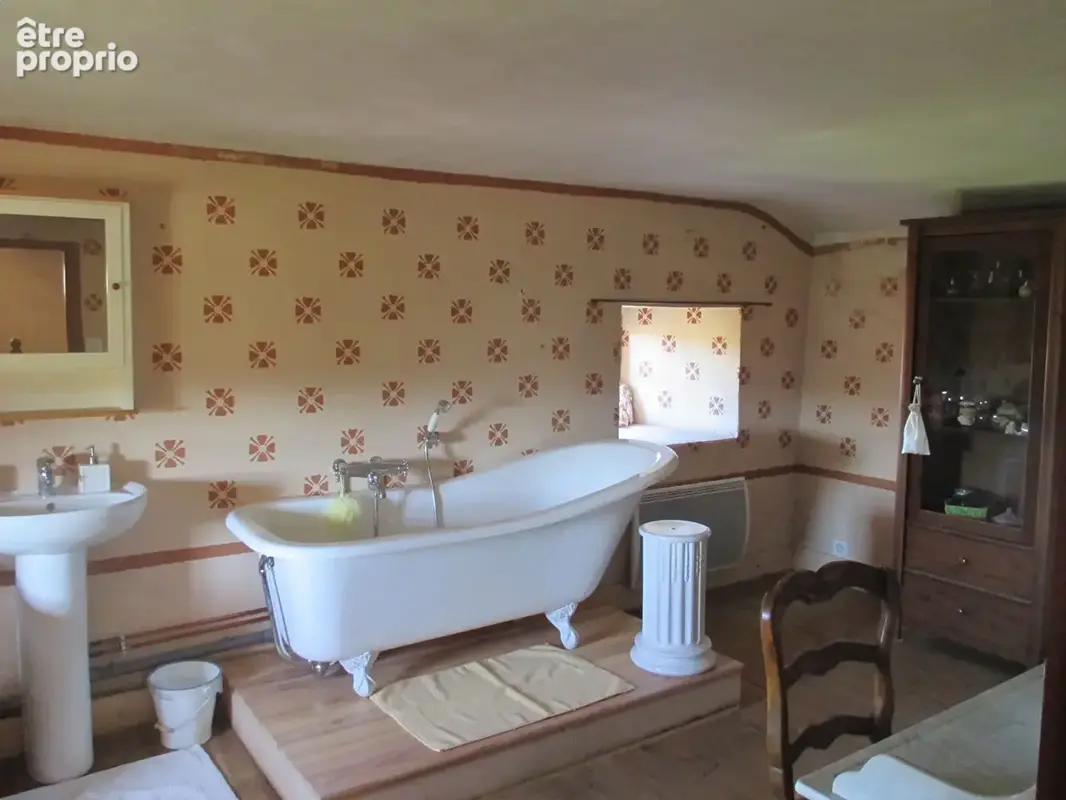 Château historique dominant les gorges de la Dore - photo 11