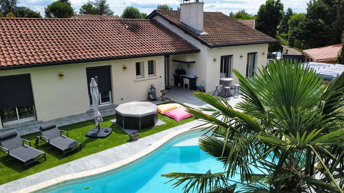 Maison à GREZIEU-LA-VARENNE