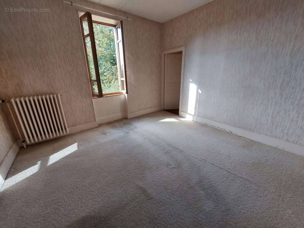 Maison à SAINT-GERMAIN-DES-FOSSES