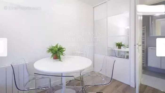 Appartement à PARIS-16E